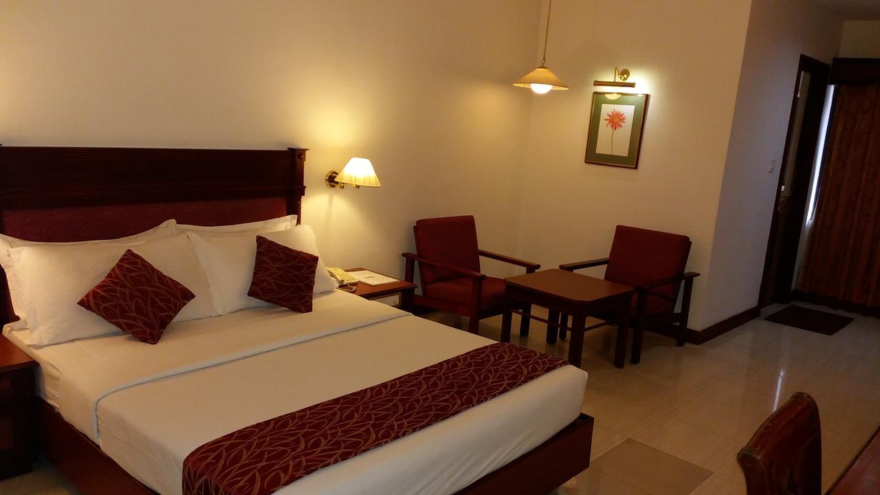 Hotel Issacs Residency Munnar Esterno foto